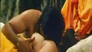 Апетитна сучка позує на камеру, демонструючи порно фото домашнє тіло богині