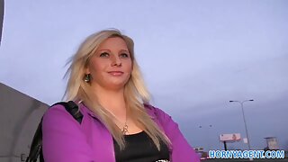 Панк-ципочка в рибальських сітках Делла Дейн українське домашне порно затемнює свою розпусну кицьку