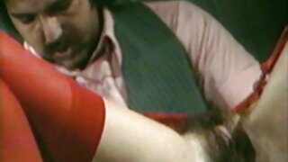 Спортивна брюнетка з секс домашне відео пружною попкою і великими цицьками робить приємний мінет